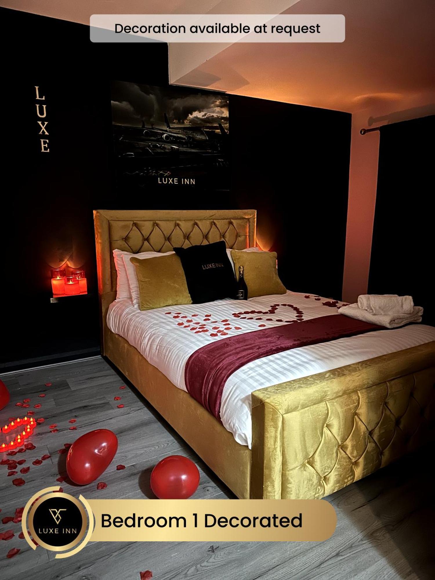 4 Bedroom House, Heathrow Airport, Luxe Inn Colnbrook ภายนอก รูปภาพ
