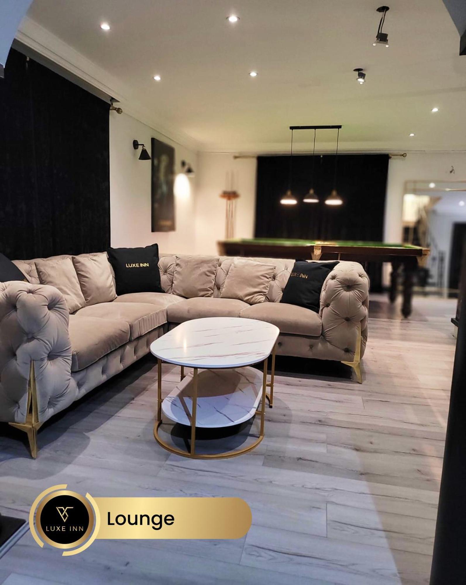4 Bedroom House, Heathrow Airport, Luxe Inn Colnbrook ภายนอก รูปภาพ