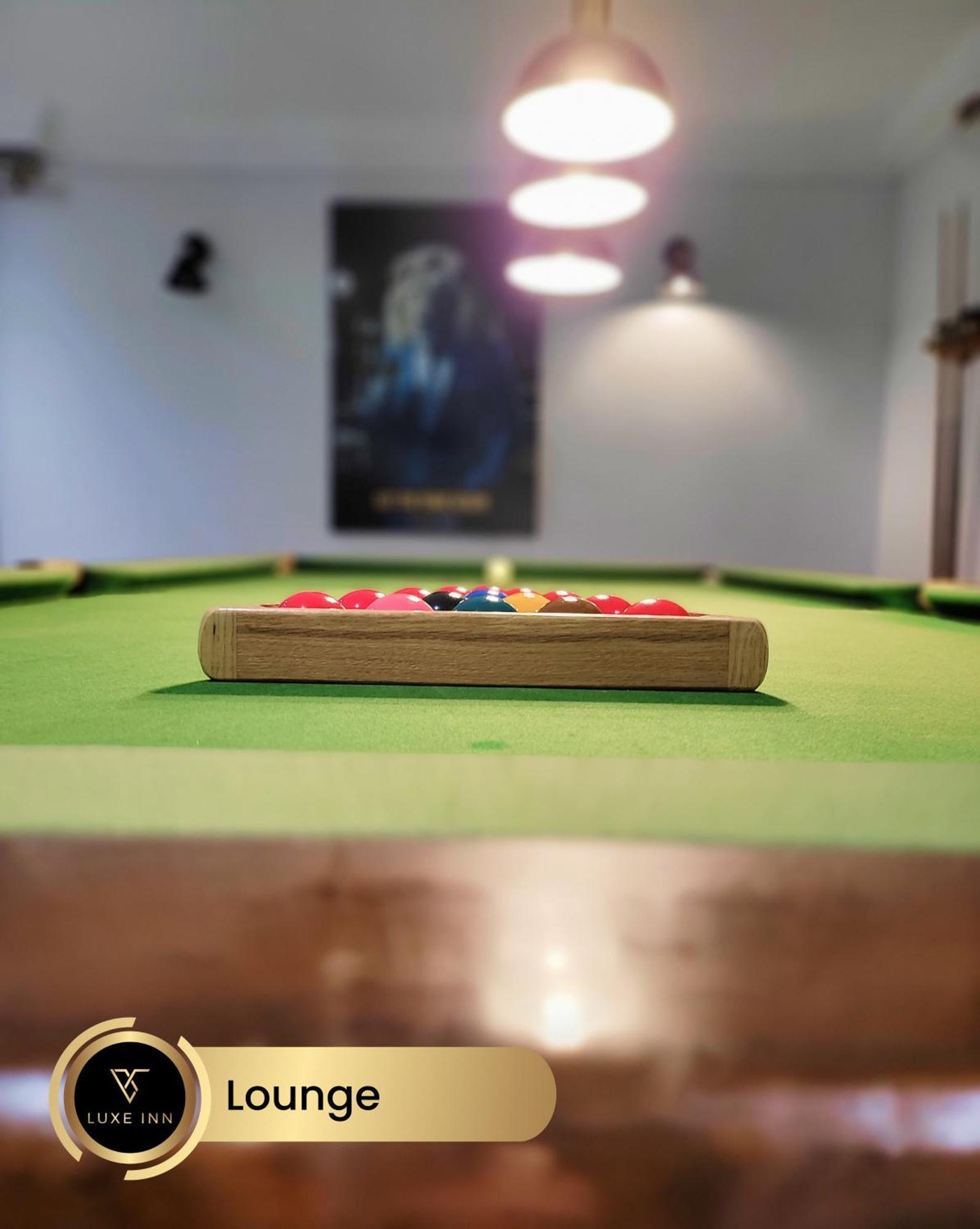 4 Bedroom House, Heathrow Airport, Luxe Inn Colnbrook ภายนอก รูปภาพ