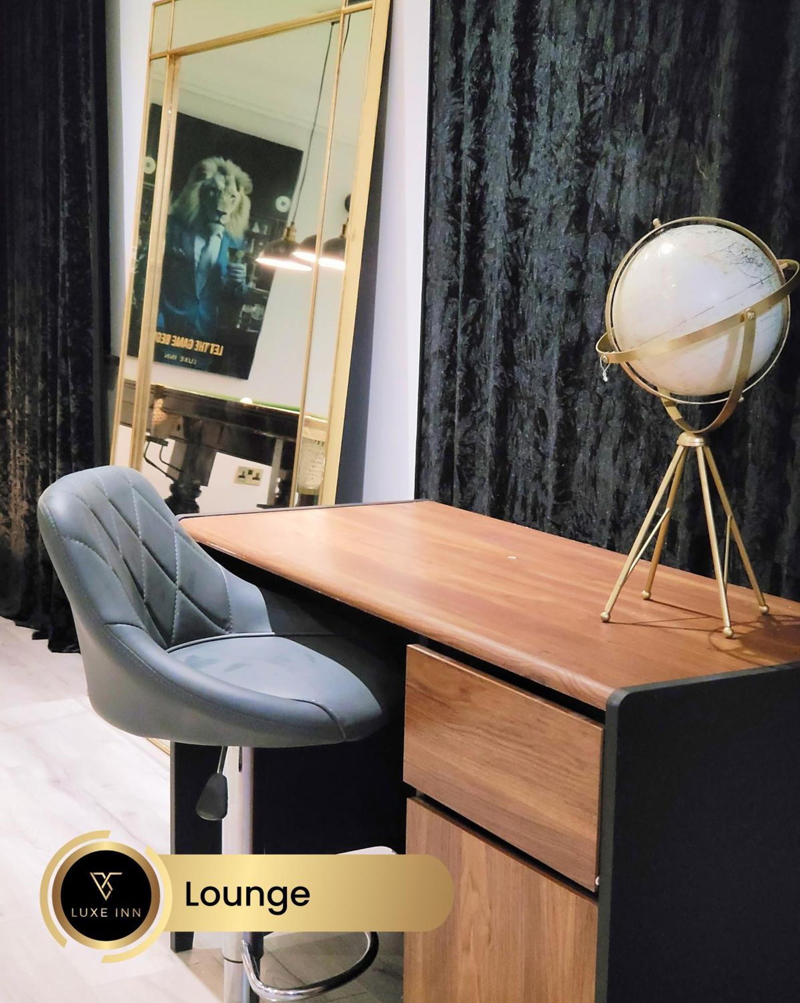 4 Bedroom House, Heathrow Airport, Luxe Inn Colnbrook ภายนอก รูปภาพ