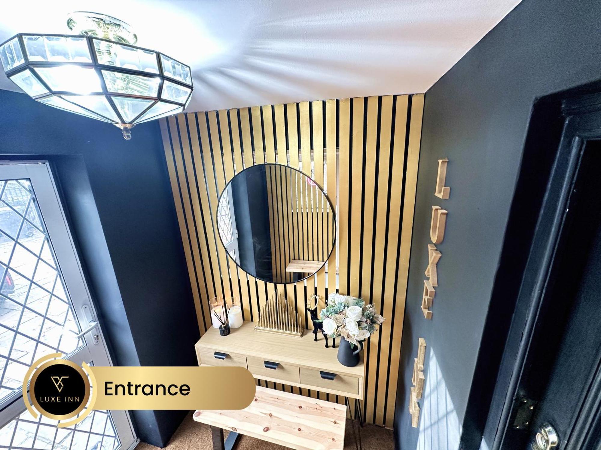 4 Bedroom House, Heathrow Airport, Luxe Inn Colnbrook ภายนอก รูปภาพ